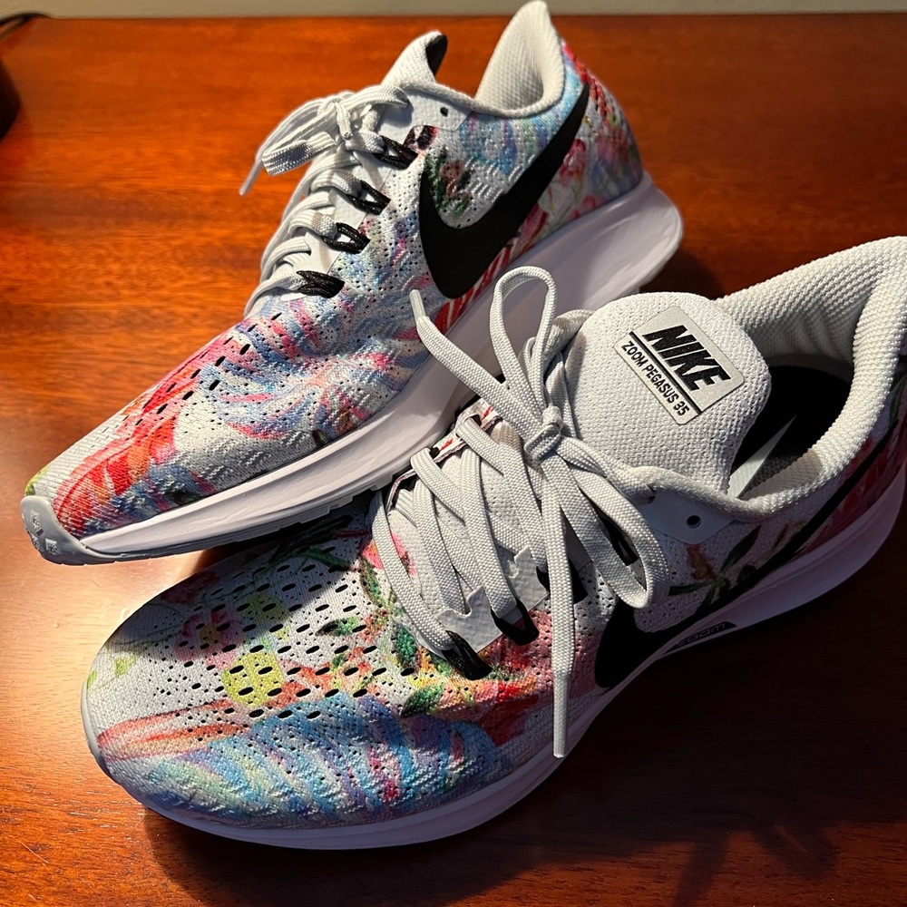 Nike Air Zoom Pegasus 35
White Floral 8.5